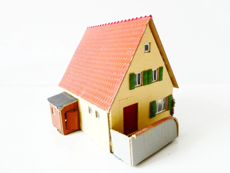 TT Rodinný dům s kůlnou a schodištěm