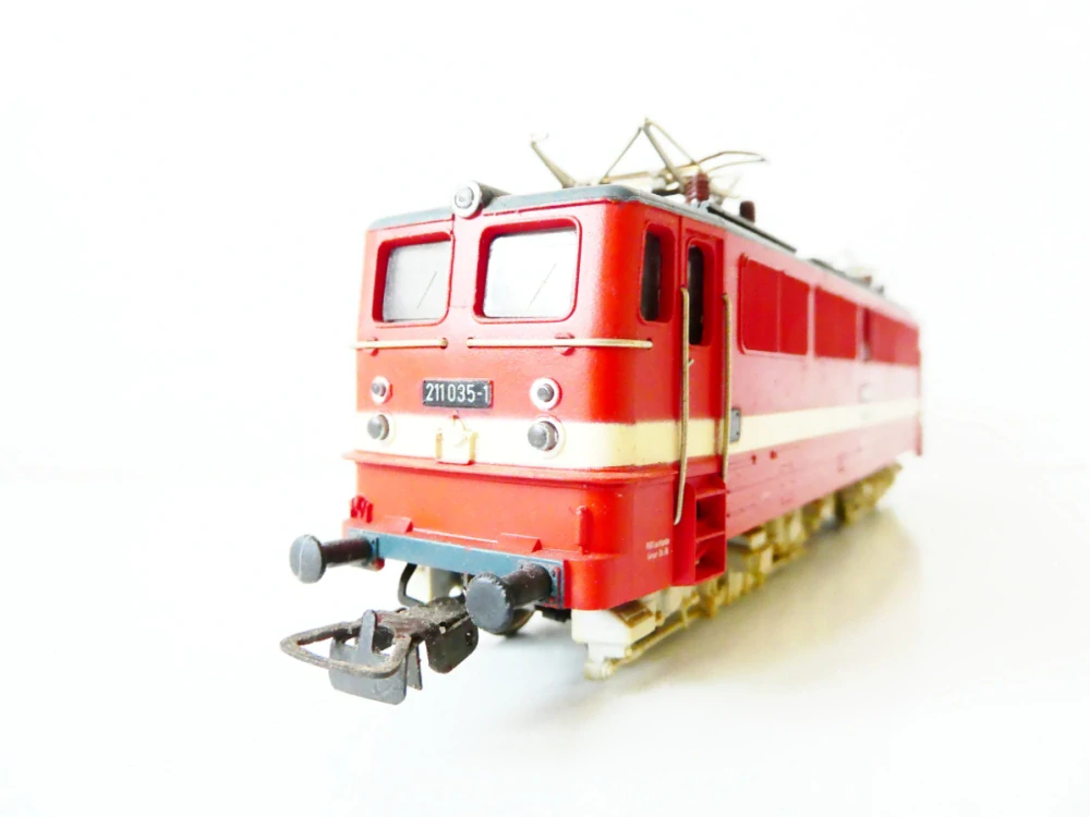 H0 PIKO Elektrická lokomotiva E 211 035-1 DR OSVĚTLENÁ