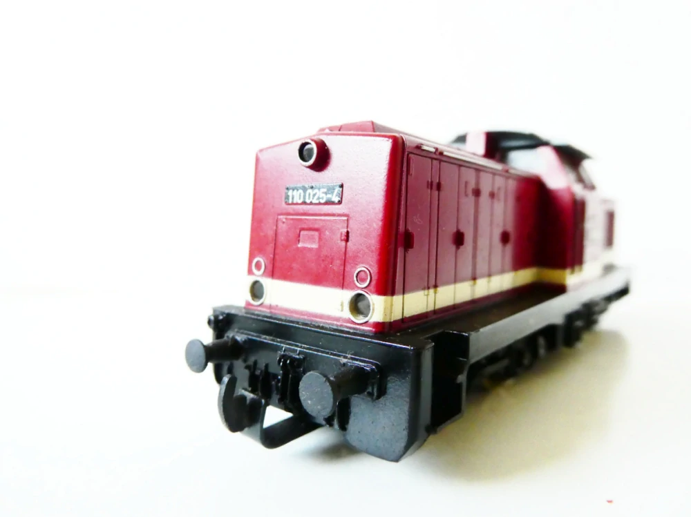 H0 GÜTZOLD Dieselová lokomotiva BR 110 025-4 DR OSVĚTLENÁ