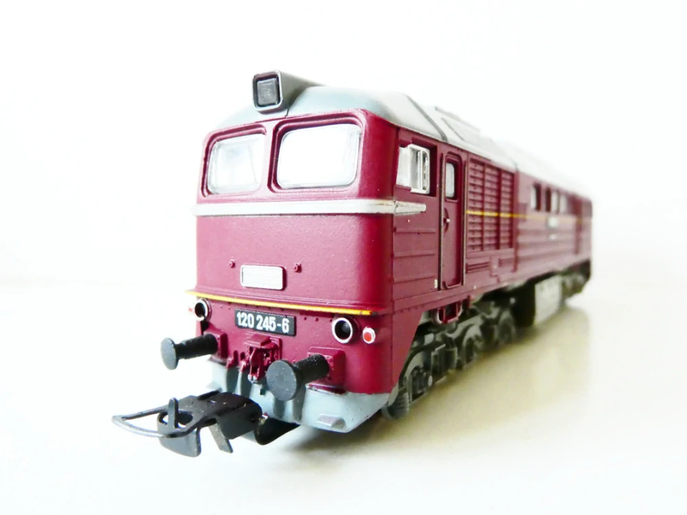 H0 GÜTZOLD Dieselová lokomotiva BR 120 245-6 DR OSVĚTLENÁ PĚKNÝ STAV