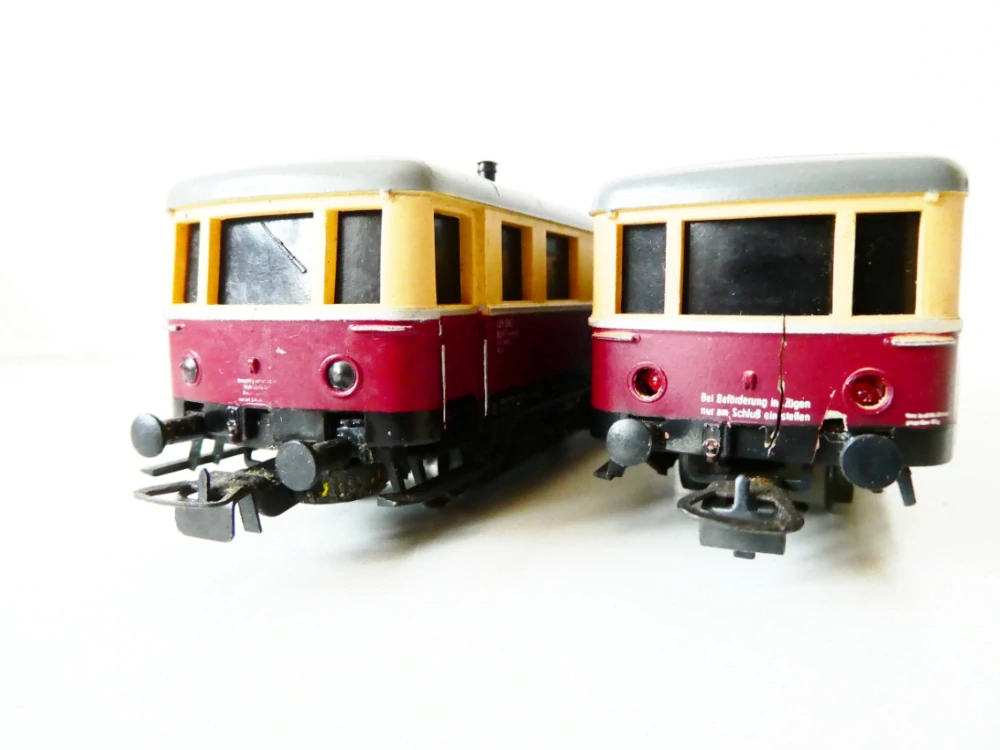 H0 PIKO Motorová souprava VT - Motorový vůz VT 135 062 + přípojný vůz s nástavcem na čištění kolejí DR OSVĚTLENÁ PĚKNÝ STAV