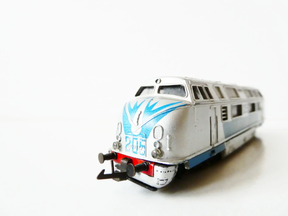 TT ZEUKE Dieselová lokomotiva V 200 027 SILVERLINES 205 OSVĚTLENÁ PĚKNÝ STAV