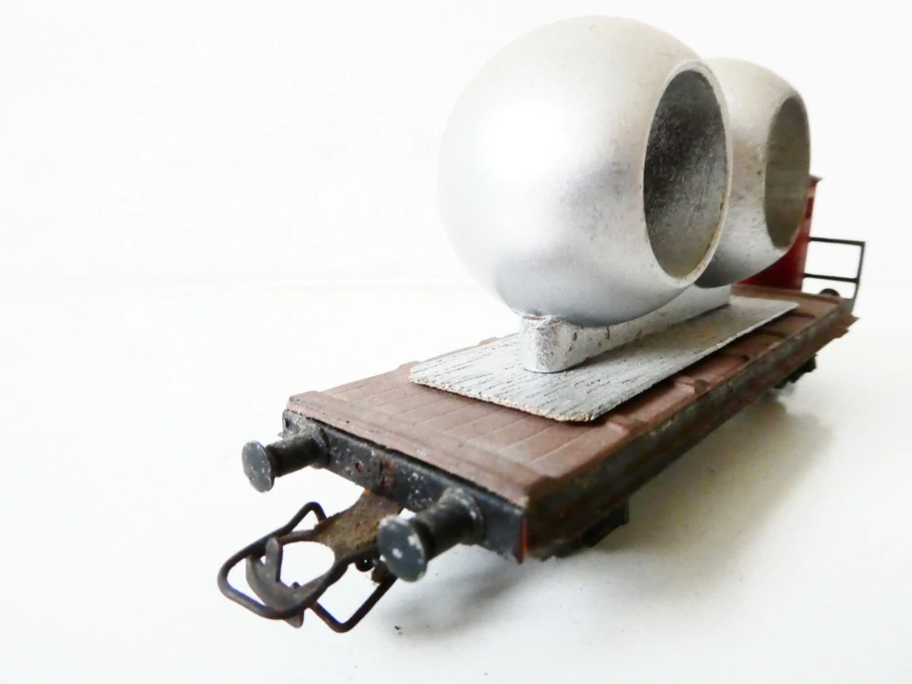 H0 Werner Ehlcke Plošinový vůz s budku brzdaře a s nákladem kovových skruží ANTIK