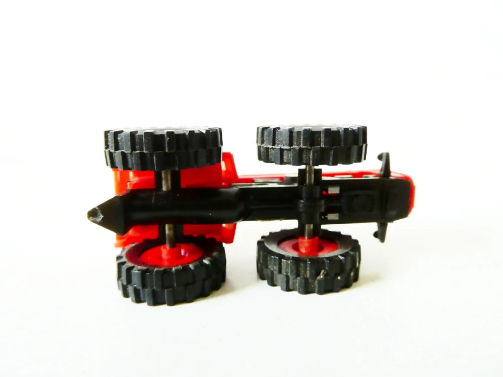 H0 VEB Berlinplast Traktor Dutra D4K 