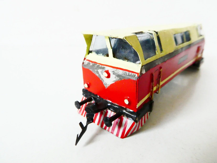 TT Ručně vyrobená kovová kastle pro dieselovou lokomotivu značená V 101-44