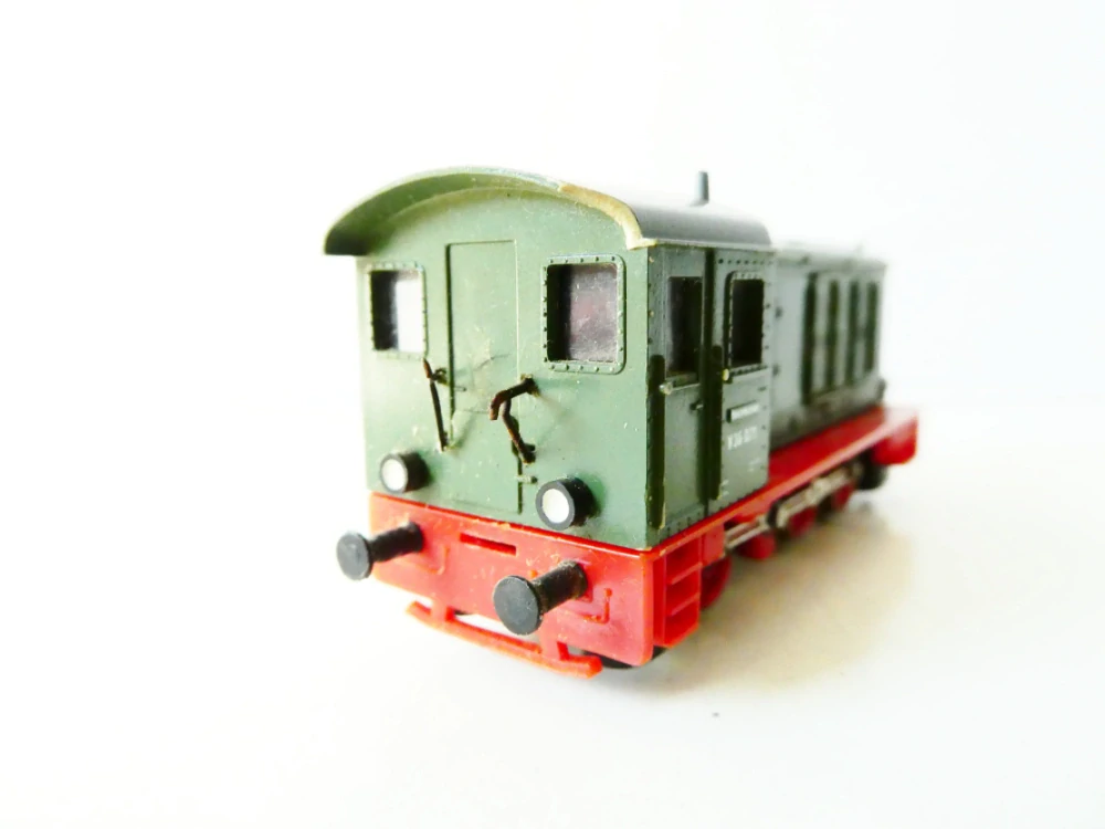 TT ZEUKE Dieselová lokomotiva V 36 071 DR NA SERVIS (jede pomalu)