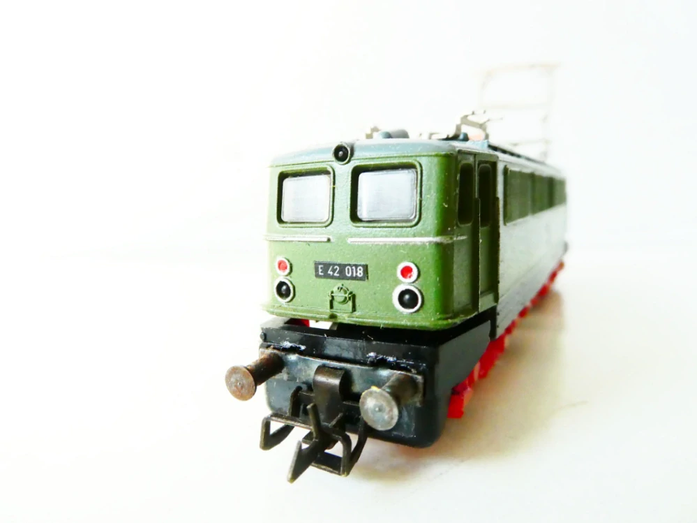 TT ZEUKE Elektrická lokomotiva E 42 018 DR OSVĚTLENÁ NA OPRAVU NEBO NÁHRADNÍ DÍLY