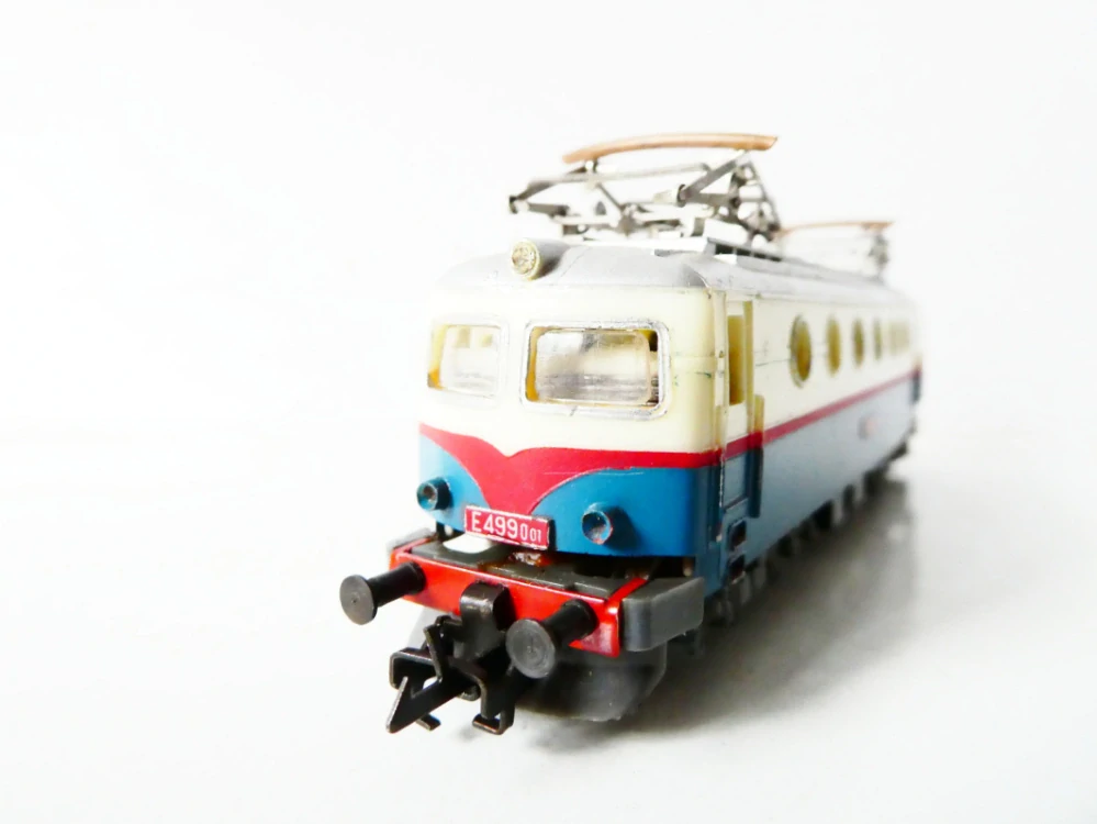 TT ZEUKE Elektrická lokomotiva E499 001 v orig. krabičce NA OPRAVU NEBO NÁHRADNÍ DÍLY