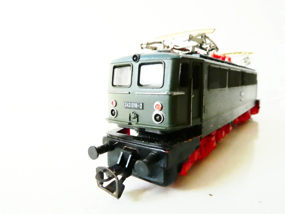 TT BTTB GUTZOLD Elektrická lokomotiva E 242 018-2 DR OSVĚTLENÁ TOP STAV v orig. krabičce