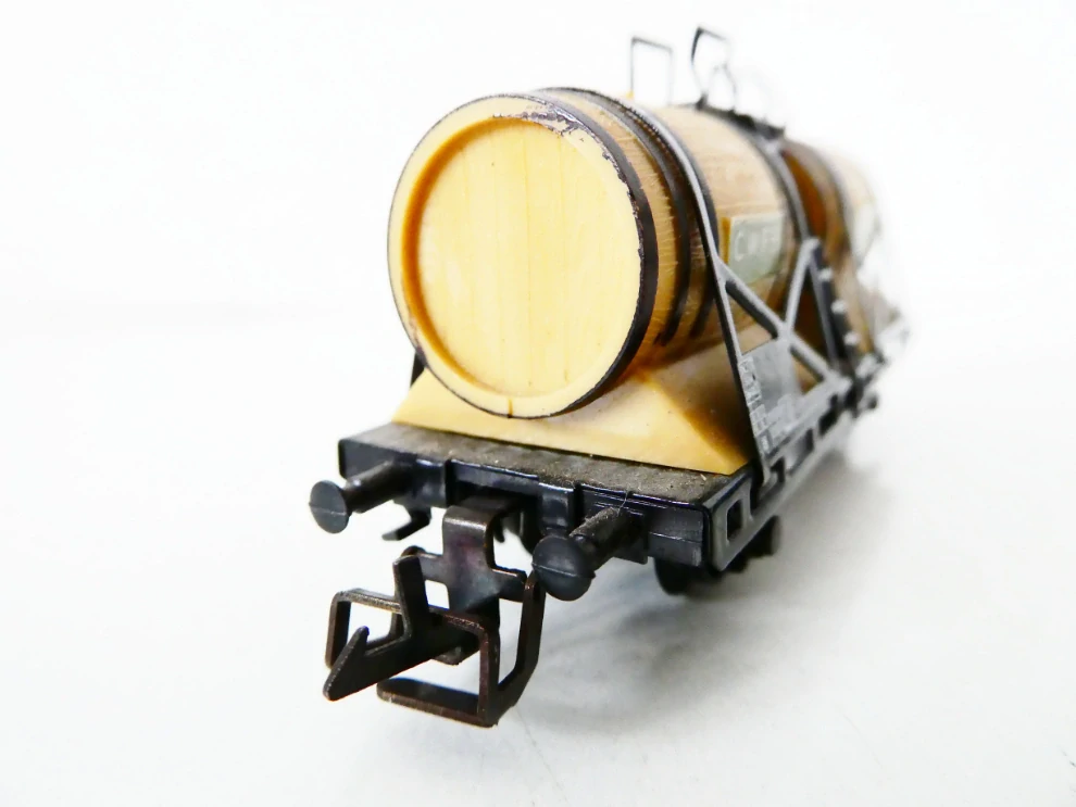 TT ZEUKE Nákladní vůz na víno C.W.F.B. TOP STAV (včetně funkčního spřáhla, které chybí na první foto)