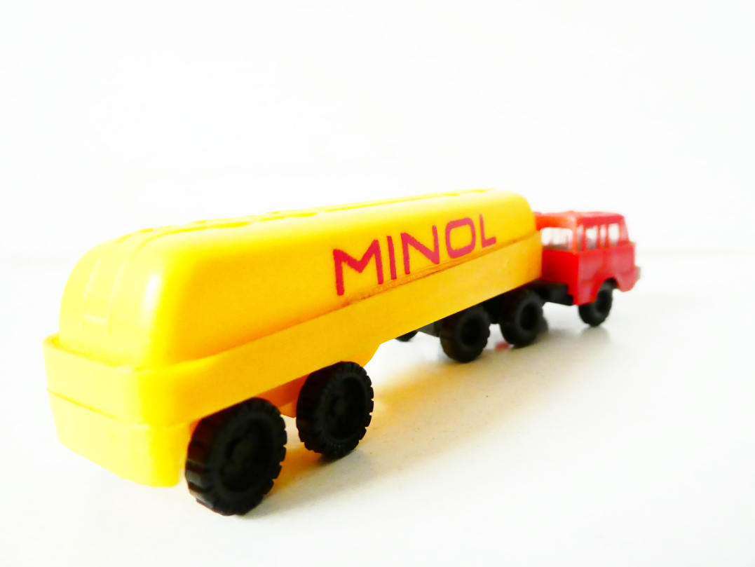 TT VEB Modell-Konstrukt Nákladní automobil TATRA 813 66 s cisternou MINOL PĚKNÝ STAV