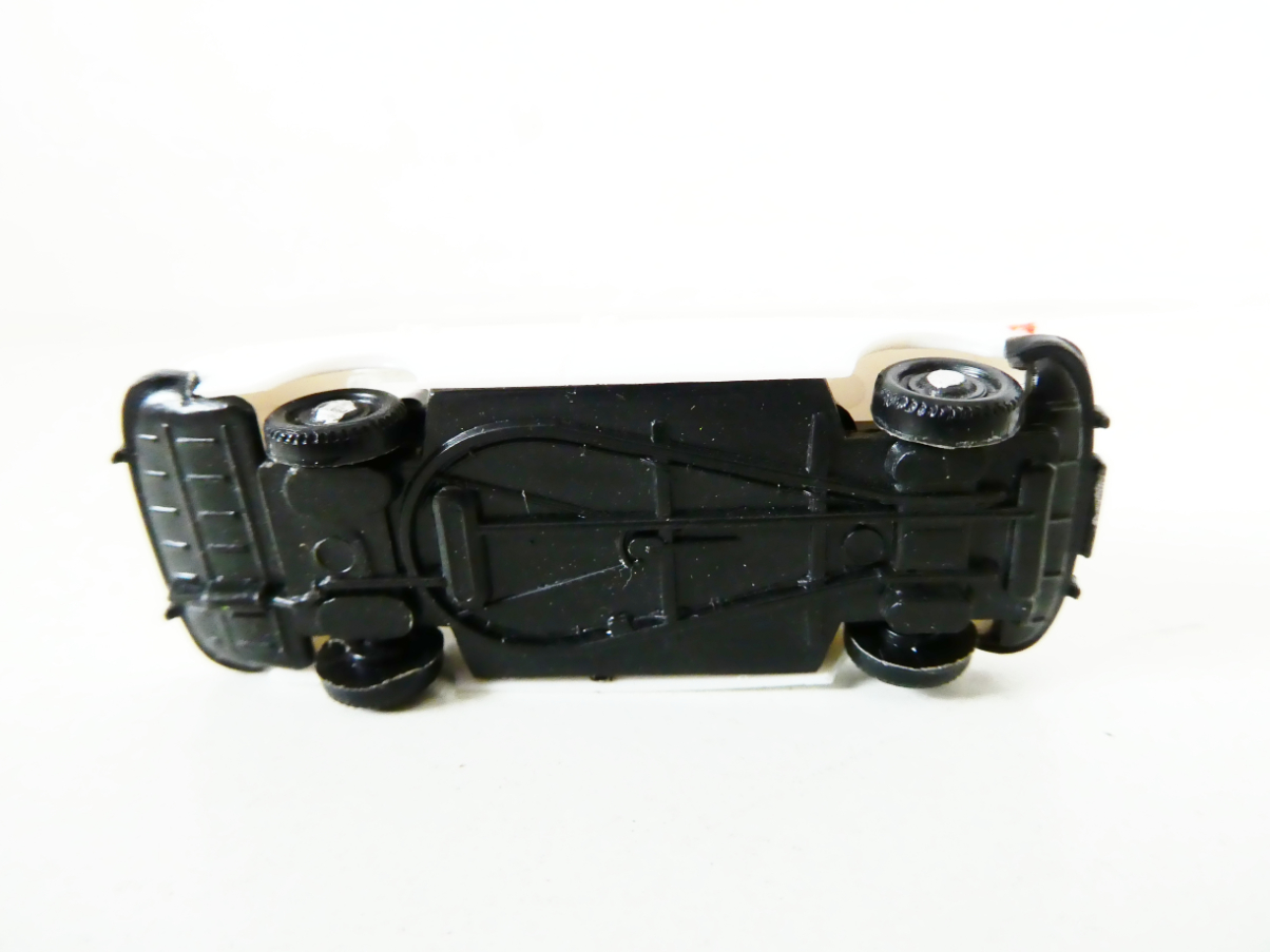 H0 VEB Modell-Konstrukt Osobní automobil Wartburg 353 bílý PĚKNÝ STAV