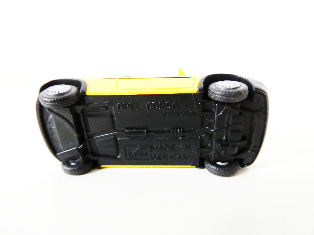 H0 HERPA Osobní automobil OPEL CORSA Deutsche Post AG žlutý TOP STAV