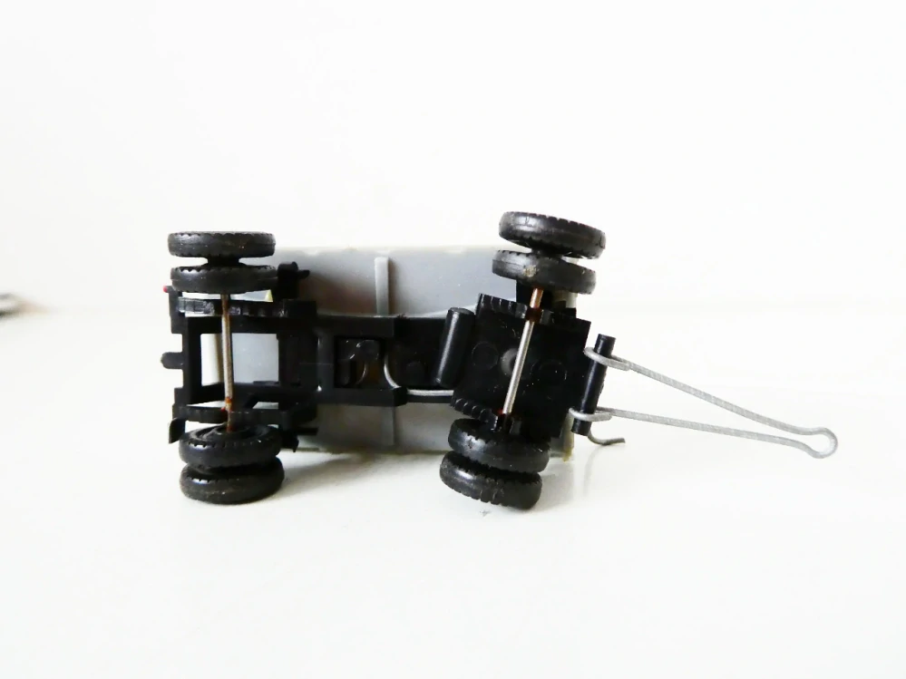 H0 VEB PLASTICART Přívěs za nákladní automobil s bočním výklopným mechanismem PĚKNÝ STAV