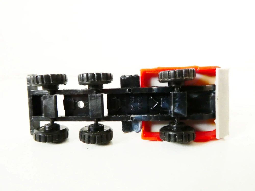 TT VEB Modell- Konstruktt Nákladní automobil TATRA 813 66 tahač červený 