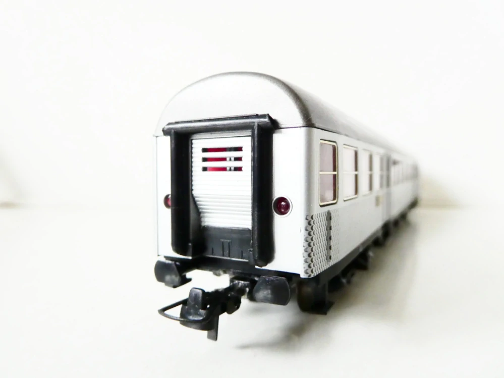 H0 ROWA 3105 (8202) Osobní vůz 2. třídy řady 50 80 22-45 048-2 Bnrb 725 DB Silberling OSVĚTLENÝ PĚKNÝ STAV