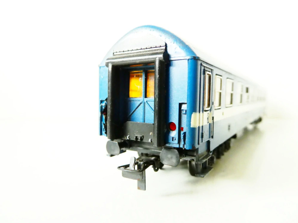 H0 SCHICHT Osobní vůz 1. a 2. tř. 51 55 39-41 021-4 MAV OSVĚTLENÝ PĚKNÝ STAV