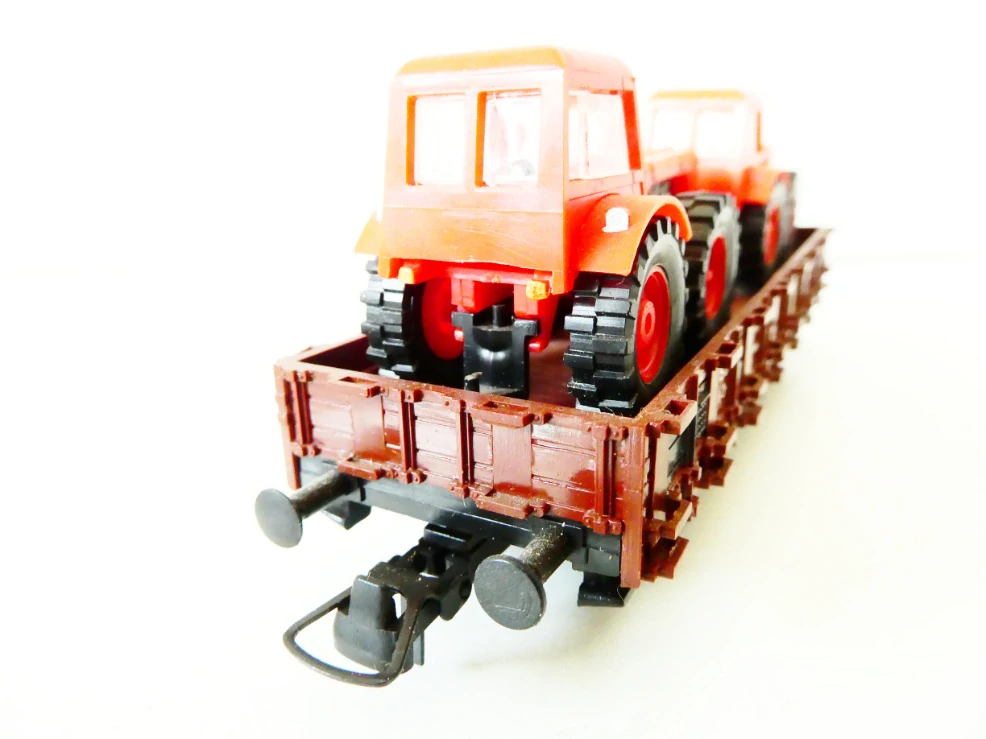 H0 ROCO Nákladní klanicový vůz Nd 3-39177 s nákladem 2x traktor ČSD TOP STAV