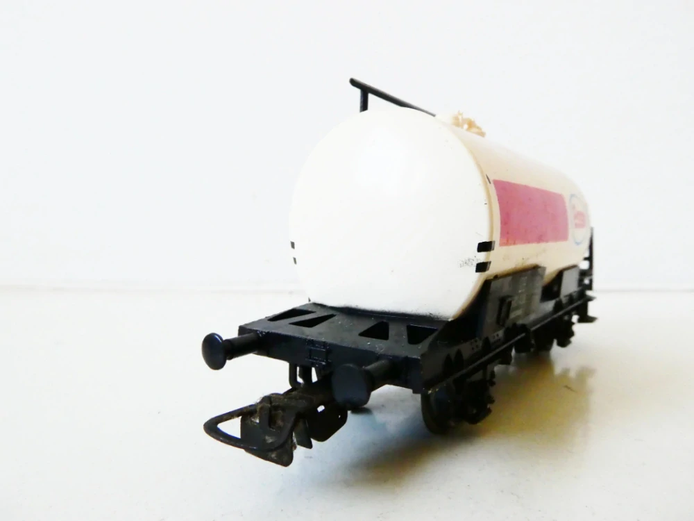 H0 PIKO Cisternový vůz 583 439 ESSO DB