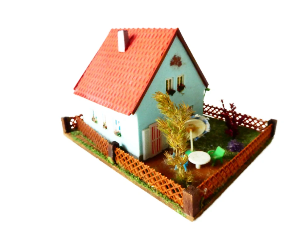 TT/H0 OWO Modelle Rodinný dům se zahrádkou