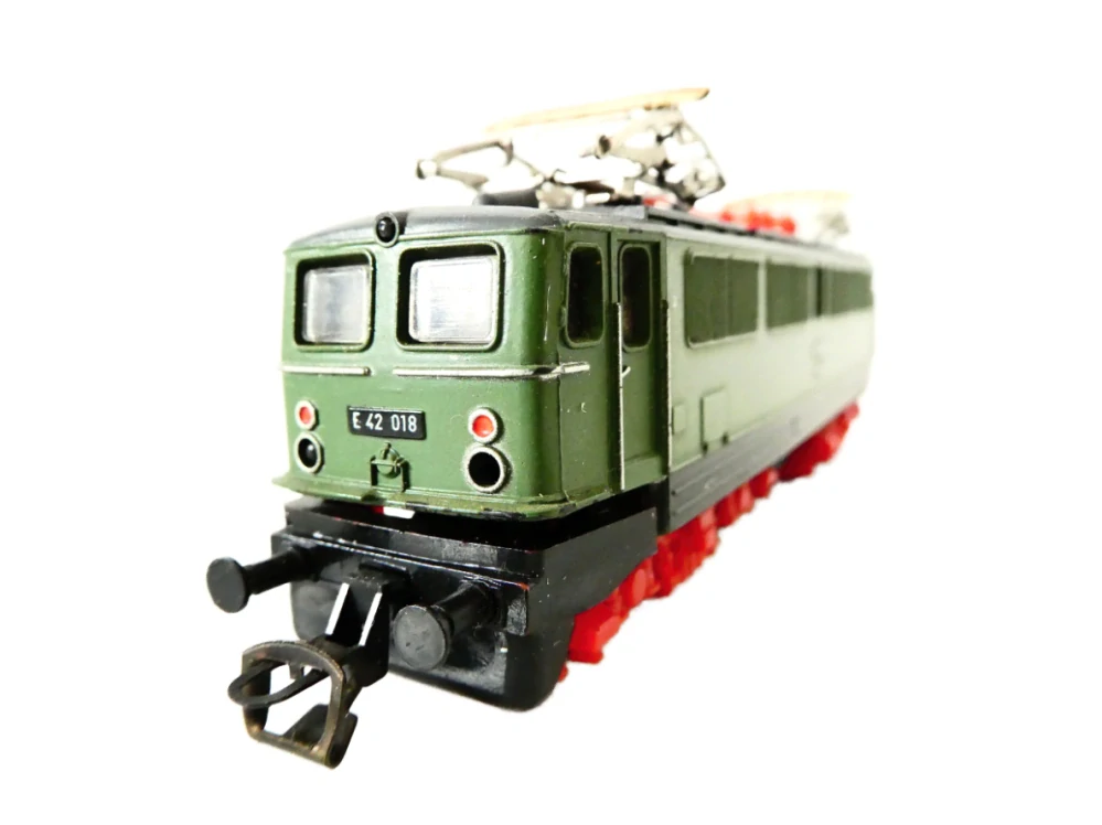 TT BTTB GÜTZOLD Elektrická lokomotiva E 42 018 DR OSVĚTLENÁ v originální krabičce