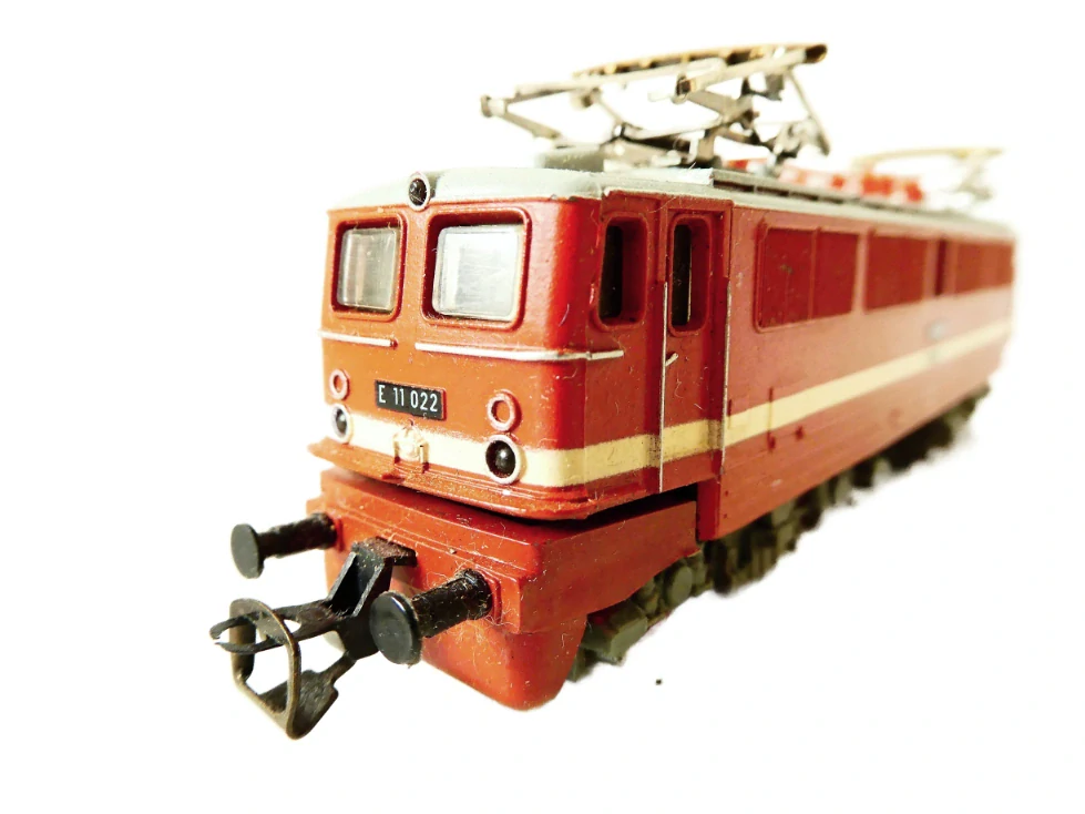 TT GÜTZOLD Elektrická lokomotiva E 11 002 DR OSVĚTLENÁ TOP STAV