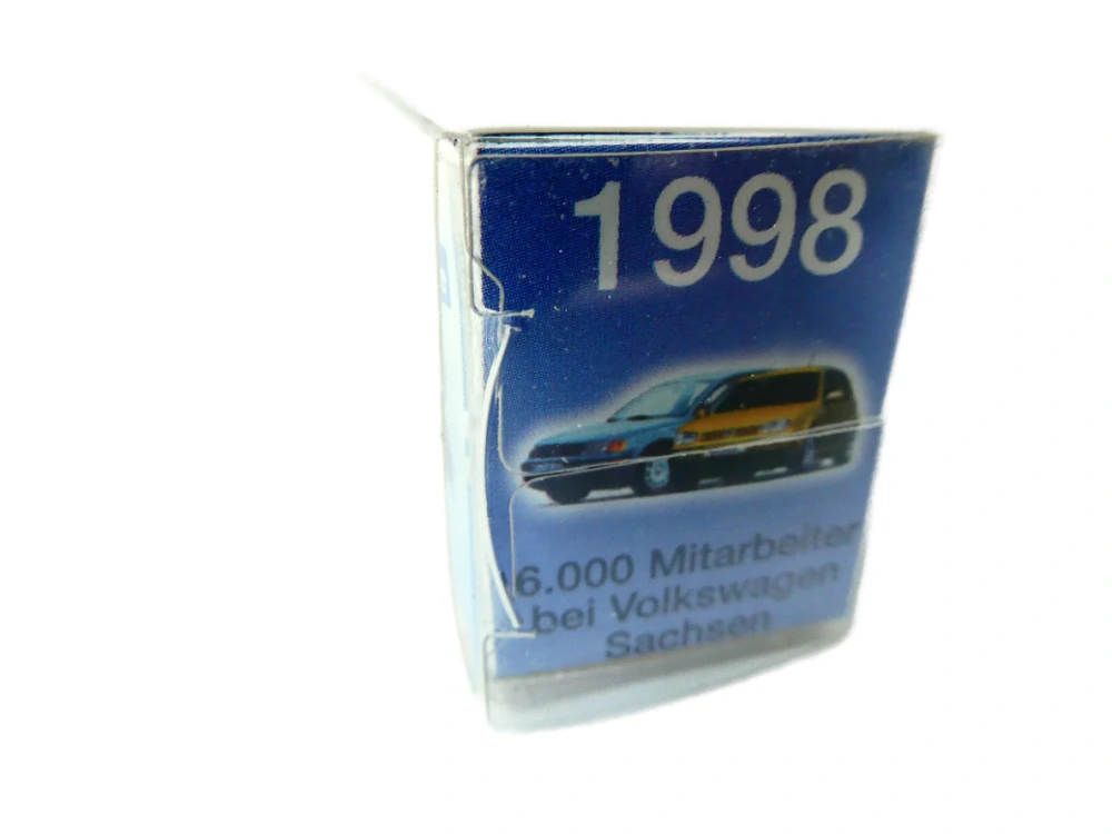 H0 AWM – Osobní automobil VW Golf IV s reklamním popisem „1998: 250.000 VW-Fahrzeuge aus Sachsen“ - NEPOUŽITÝ v originálním balení TOP STAV - sběratelský kousek