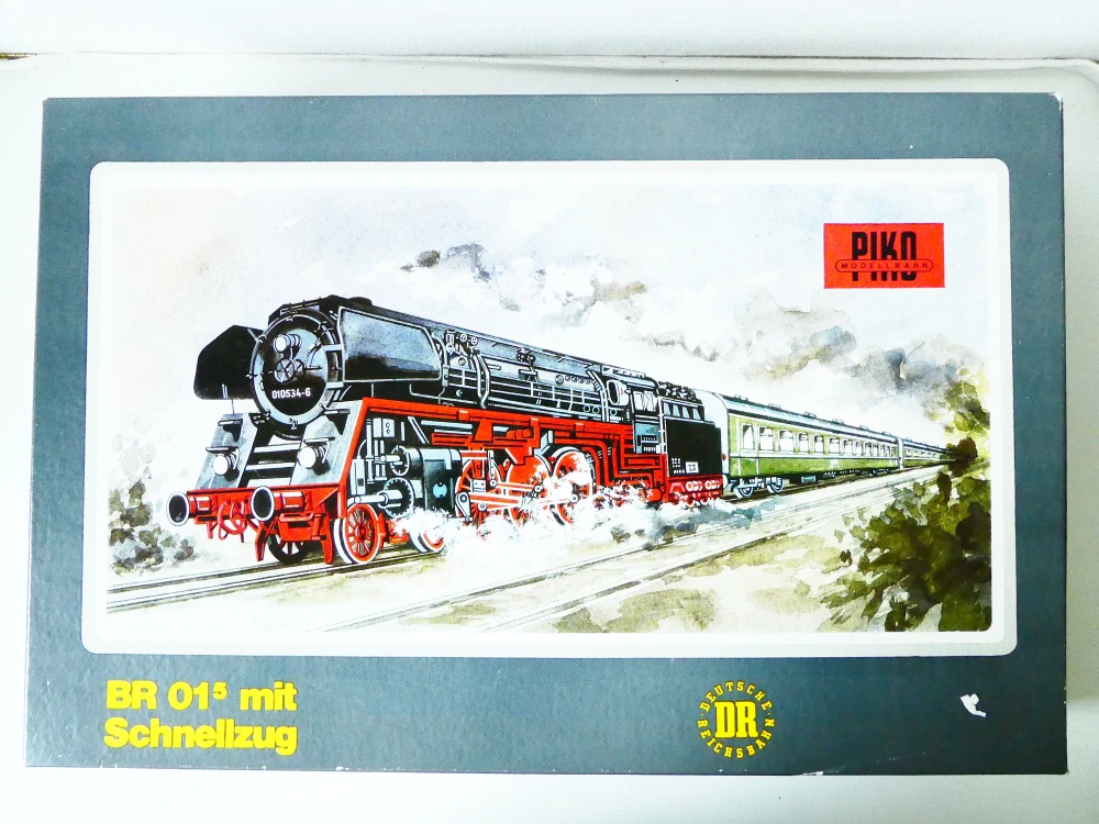 H0 PIKO Rychlíkový set s parní lokomotivou BR 01 1519-8 a 3-mi osobními vozy DR SBĚRATELSKÁ KVALITA NEPOUŽÍVANÉ v orig. krabici včetně průvodního listu