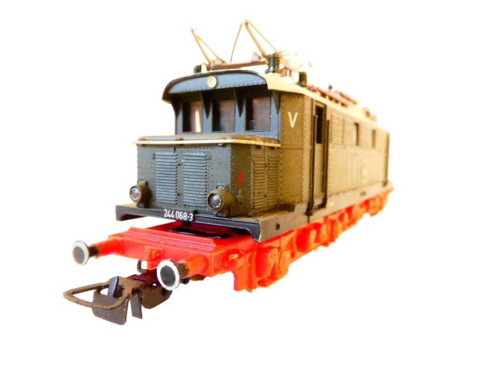 H0 PIKO Elektrická lokomotiva BR 244 068-3 DR NA OPRAVU (NEJEDE)