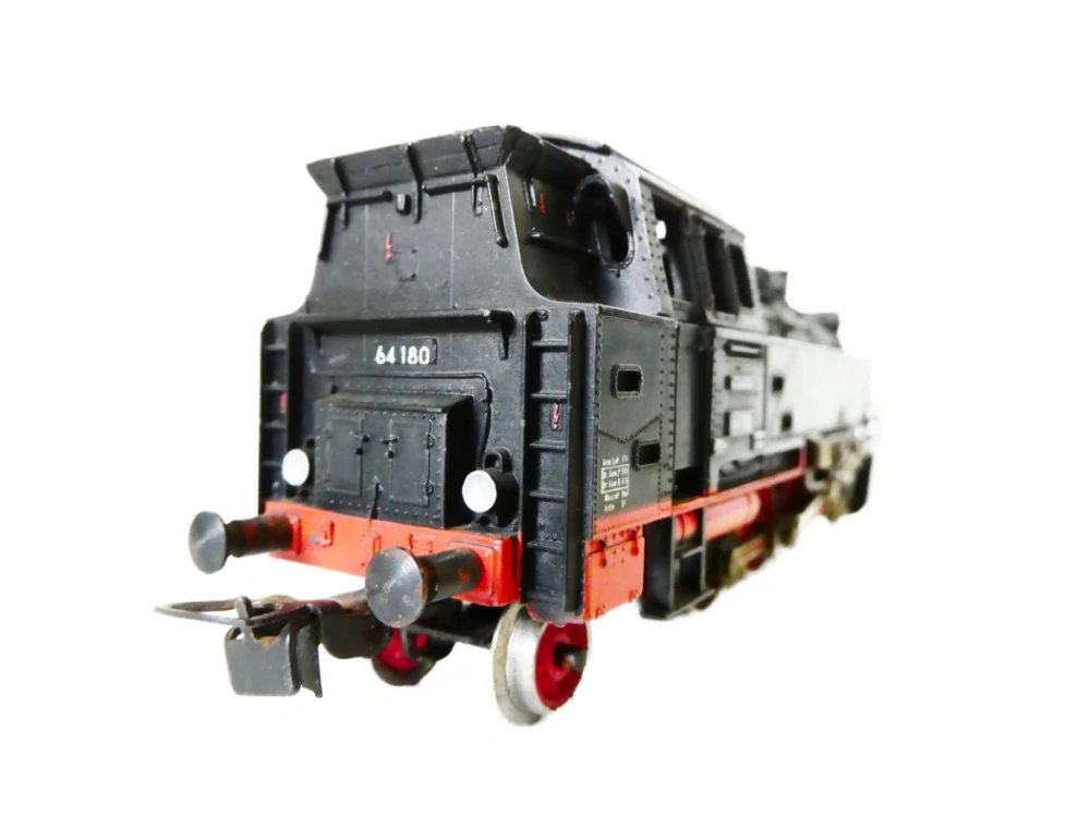 H0 GÜTZOLD Parní lokomotiva BR 64 180 DR NA SERVIS (svítí, dozadu se snaží jet, dopředu stojí)