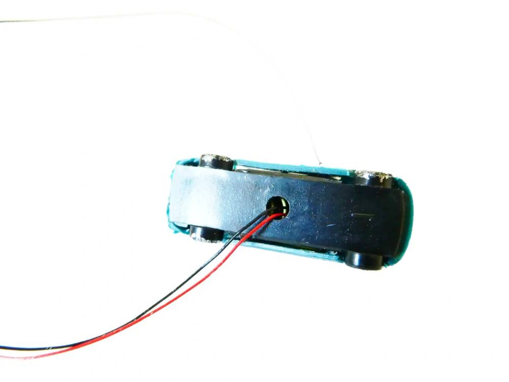 TT Osobní automobil zelený s el. kabelem
