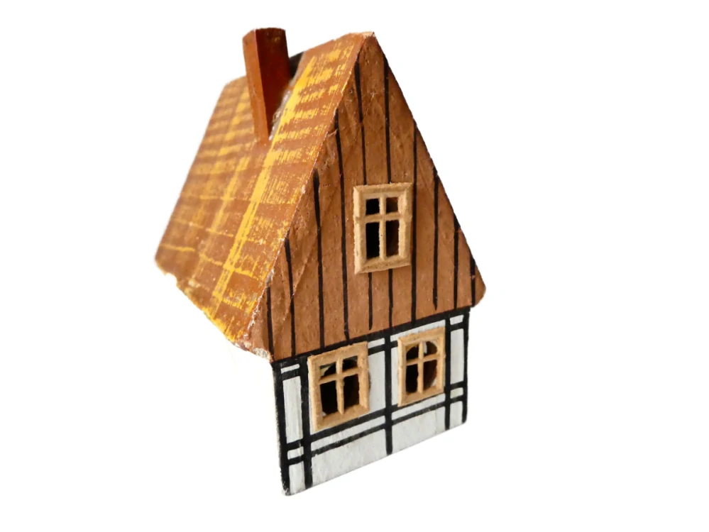 TT Rodinný dům se stodolou (dřevěný model
