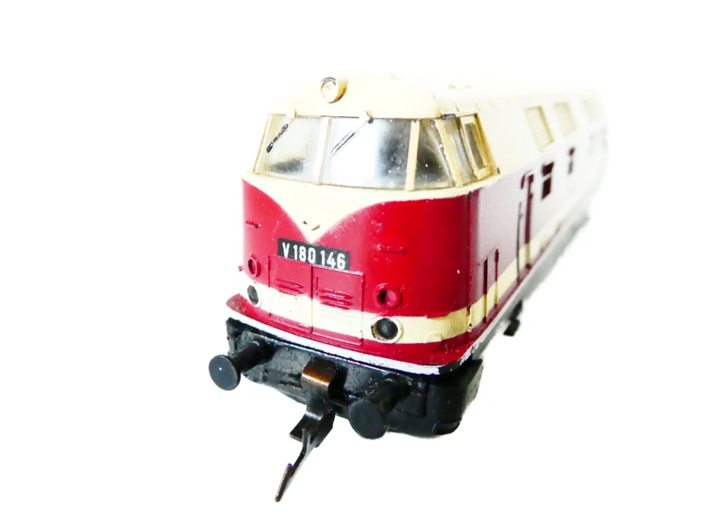 TT ZEUKE Dieselová lokomotiva V 180 146 DR NA OPRAVU (NEJEDE, MOTOR VRČÍ) v orig. krabičce