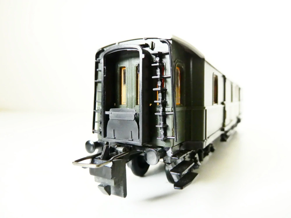 H0 TRIX 3772 Rychlíkový služební vůz 243 051 Pw4üp-04 DRG PĚKNÝ STAV