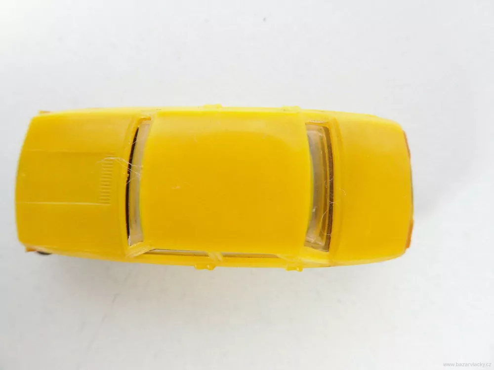 H0 Osobní automobil žlutý Wartburg 353 PĚKNÝ STAV