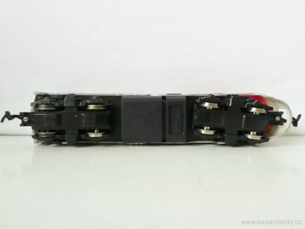 H0 BACHMANN - Dieselová lokomotiva Santa Fe 307 TOP STAV NEPOUŽÍVANÁ