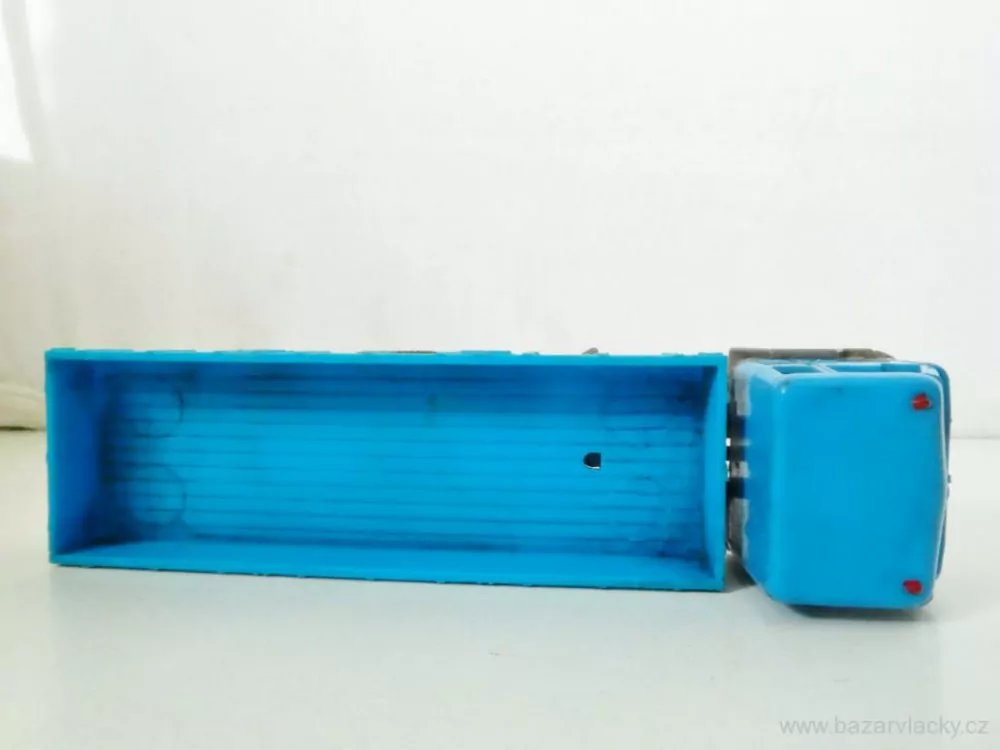 H0 Nákladní automobil VOLVO dlouhý valník