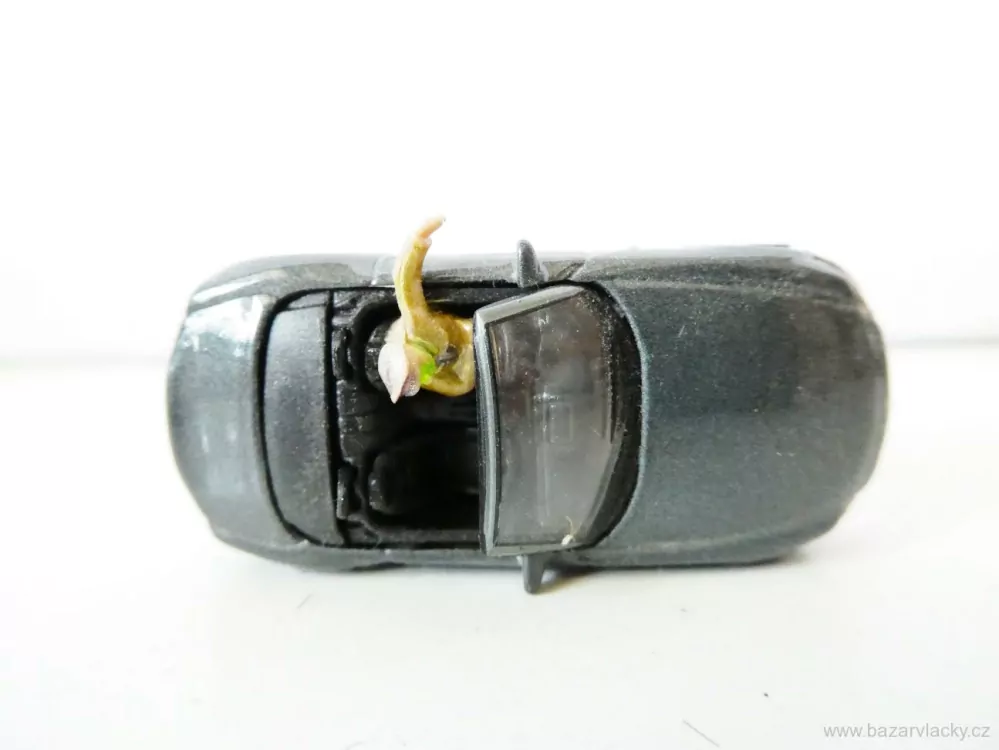 H0 Osobní automobil cabrio s řidičem PĚKNÝ STAV