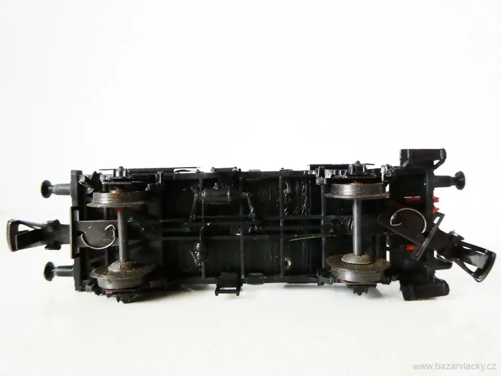 H0 SCHICHT Nákladní vůz na víno s budkou MAV 