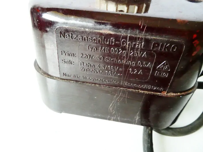 Bakelitové trafo PIKO Typ ME002g 25VA v krabici PĚKNÝ STAV