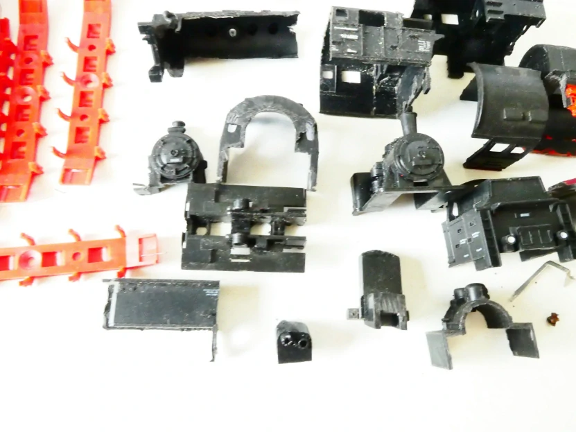 TT ZEUKE/BTTB MIX Náhradní díly a zbytky - vše, co je na foto