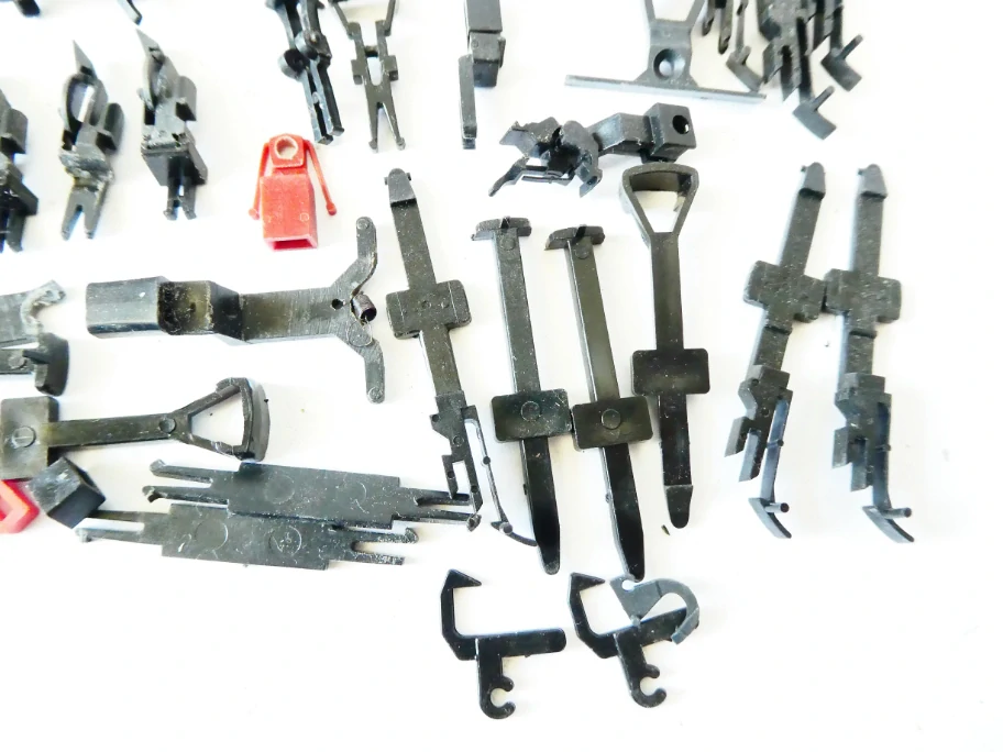 H0 VELKÝ MIX Spřáhlo a náhradní části - vše, co je na foto (cca 40 ks )