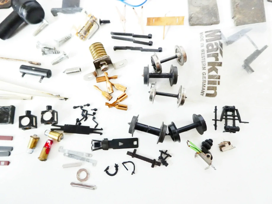 H0 MIX SET Náhradní díly a příslušenství k modelové železnici - vše, co je na foto