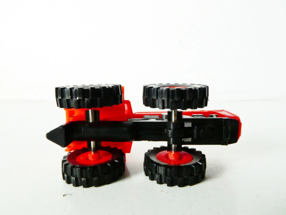 H0 Traktor červený PĚKNÝ STAV