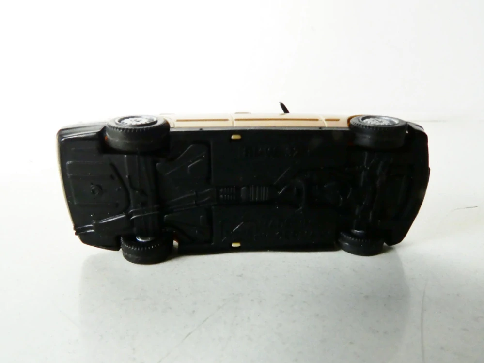 H0 HERPA Osobní automobil BMW 325i zlatý