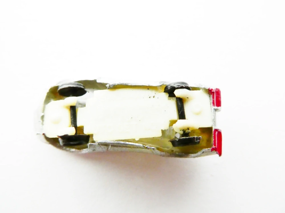 N BACHMANN Osobní automobil stříbrný s černou střechou