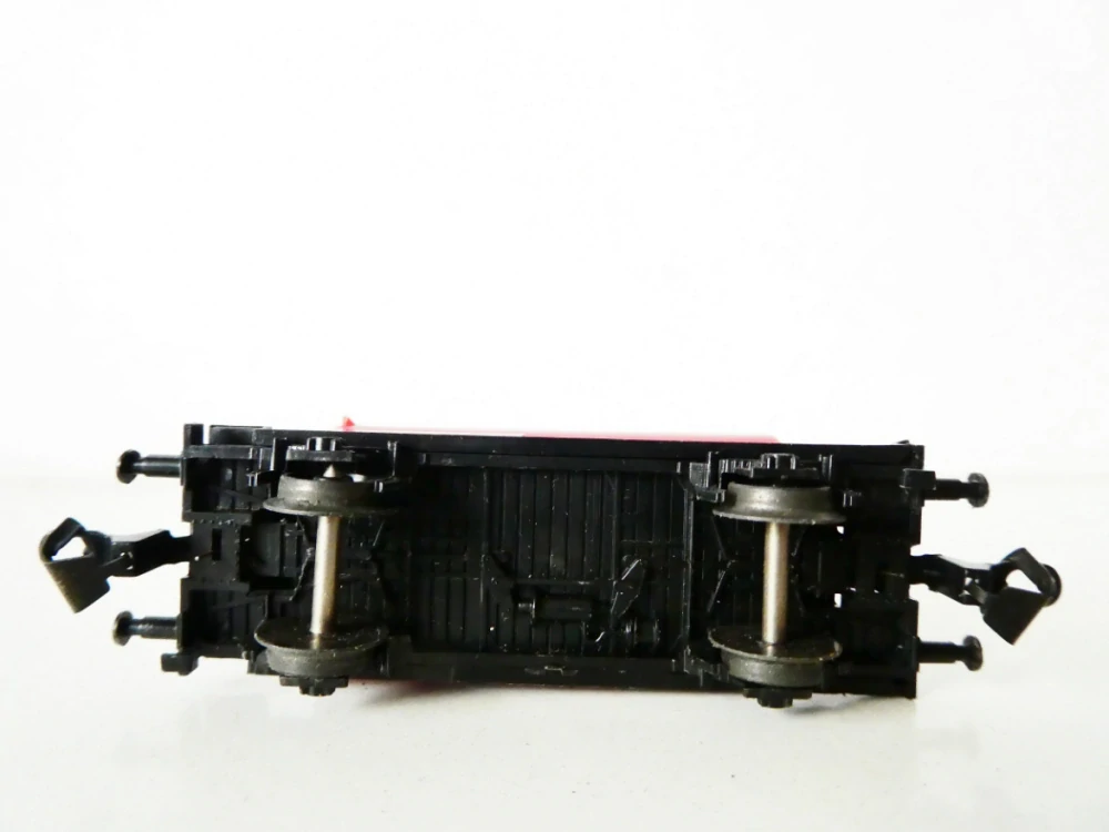 TT BTTB Cisternový vůz červený 