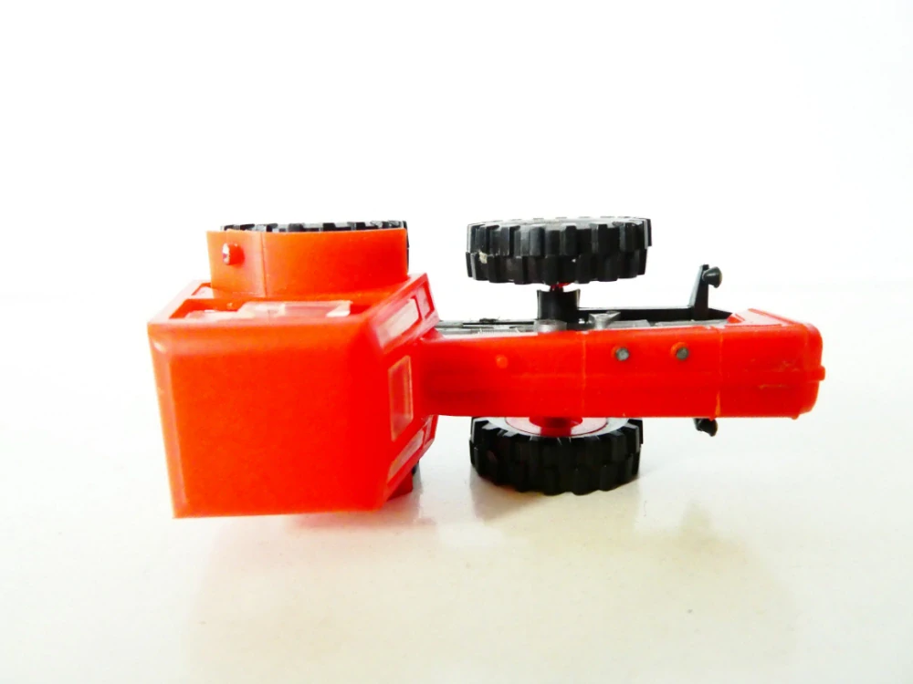 H0 Traktor červený PĚKNÝ STAV