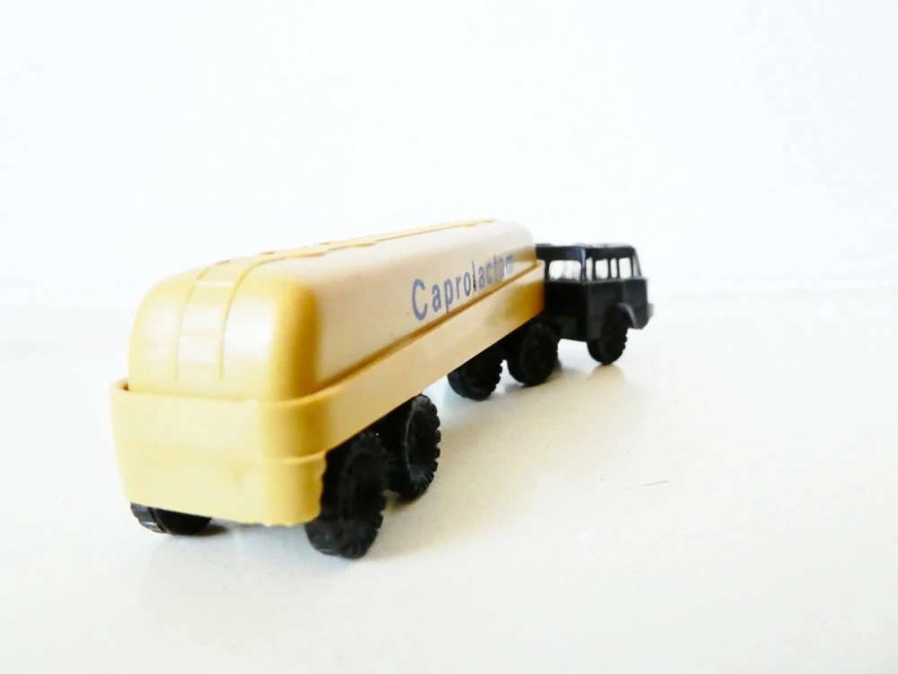 TT Nákladní automobil TATRA 813 66 s cisternou Caprolactam TOP STAV NEPOUŽITÝ v orig. krabičce