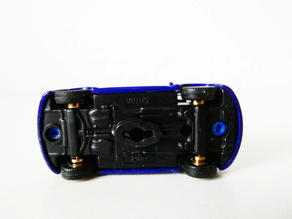 H0 Osobní automobil VW New Beattle TOP STAV